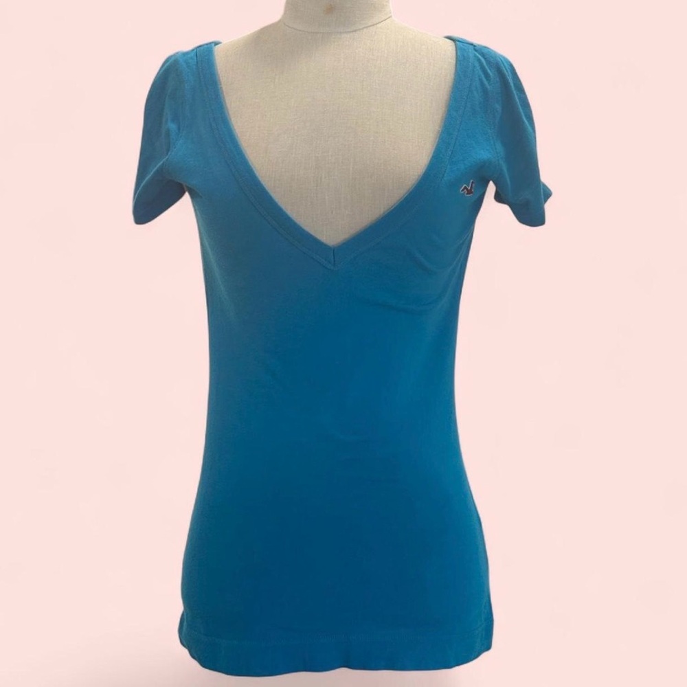 🦋 Y2K Hollister Vneck with cutout back 🦋